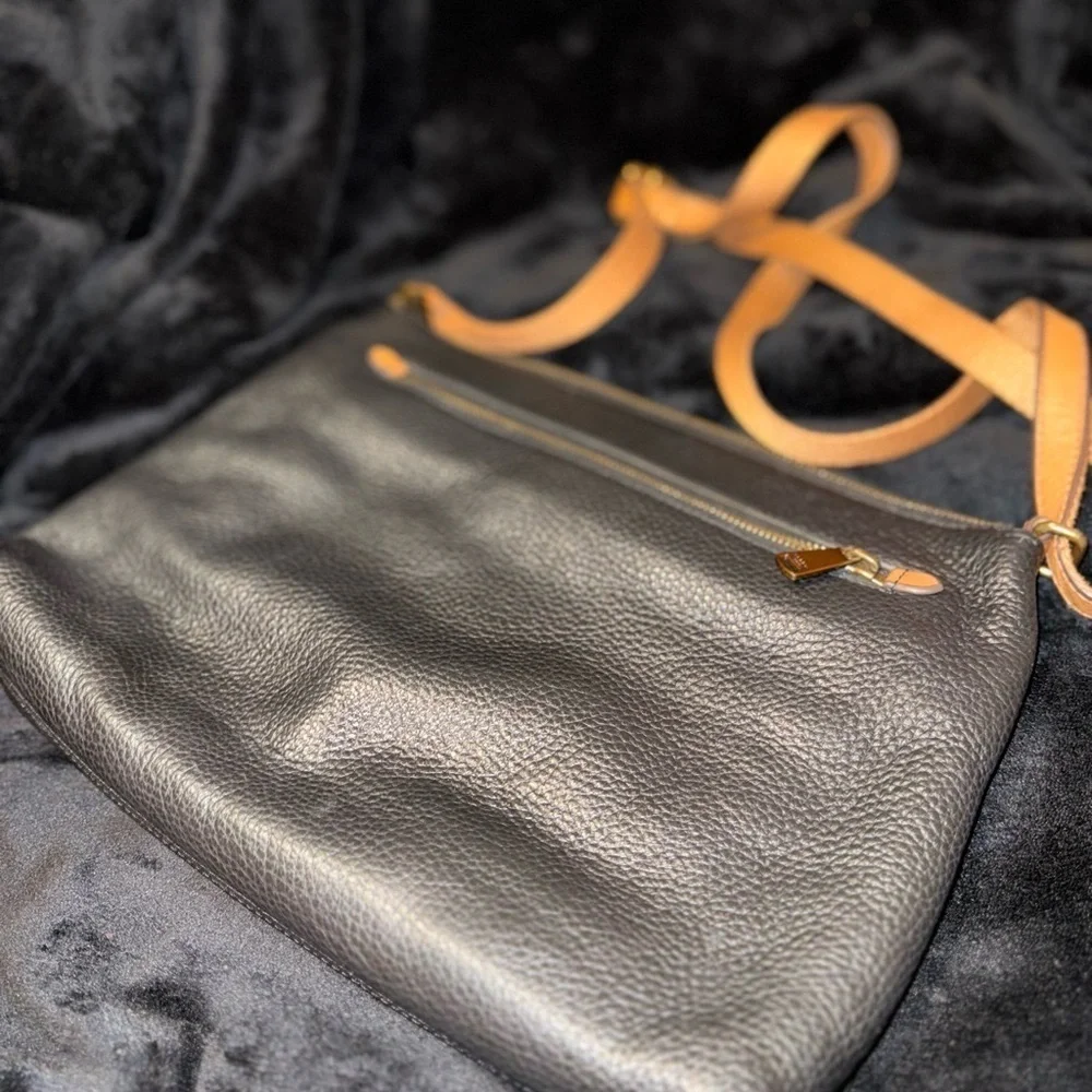 Fossil Black and Tan Crossbody Bag with Structured Elegance